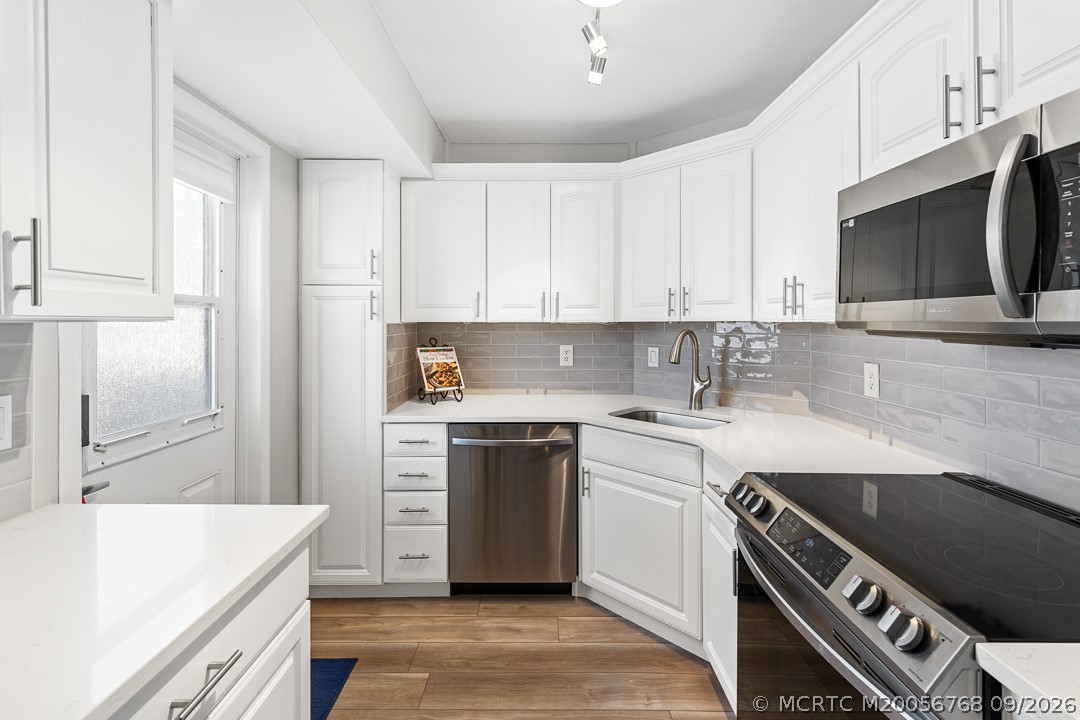 2318 NW Bay Colony Ct
