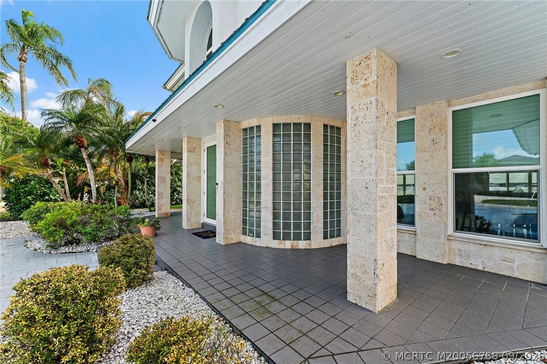 2318 NW Bay Colony Ct