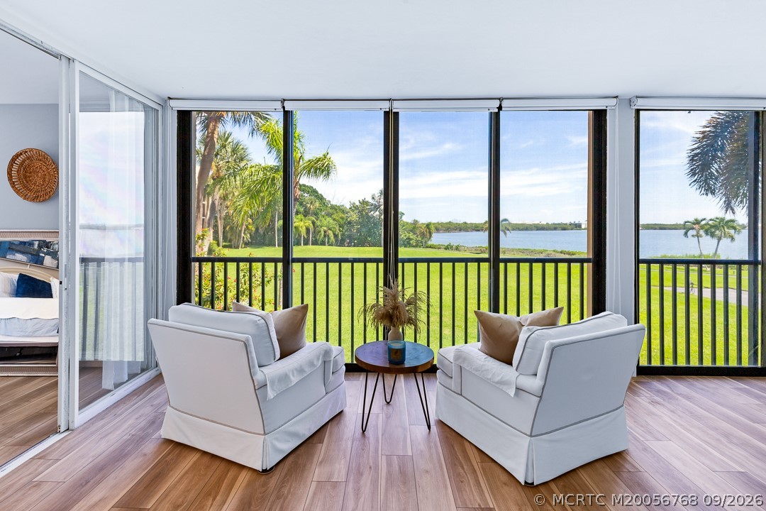 2318 NW Bay Colony Ct