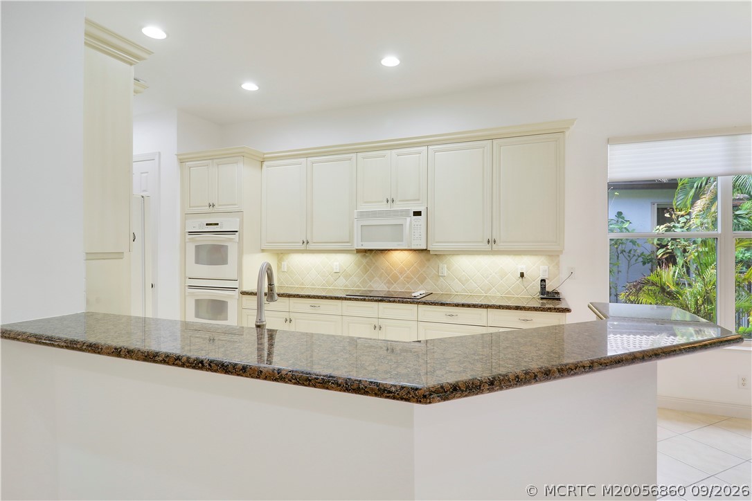 736 SW Pebble Lane