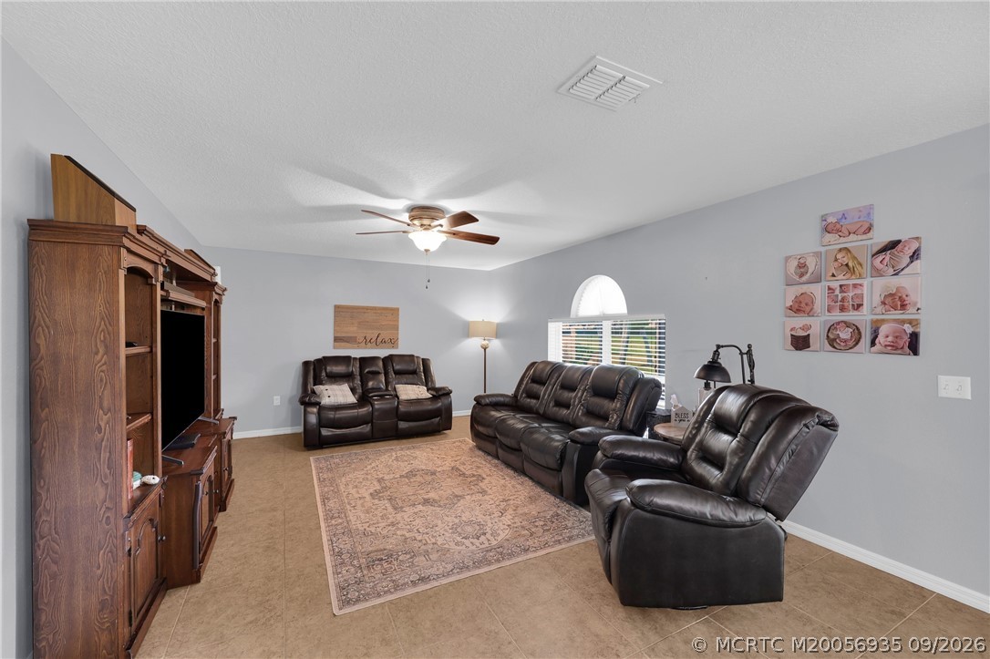 5209 NW Wisk Fern Circle NW