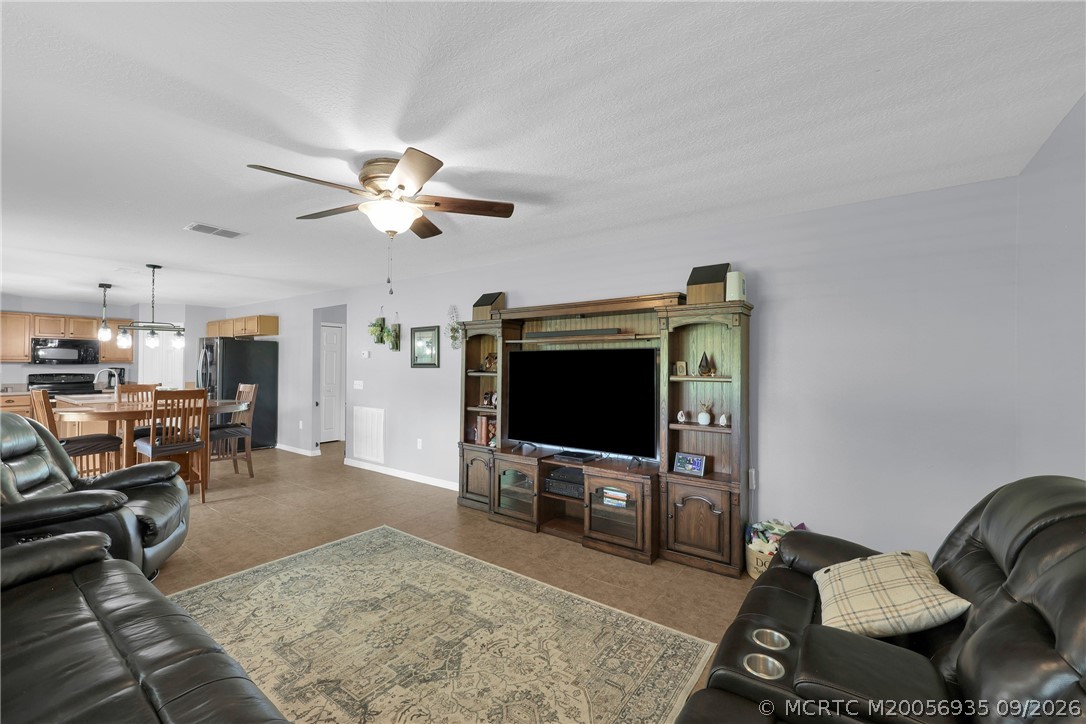 5209 NW Wisk Fern Circle NW