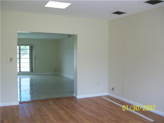 1110 Mayfair Lane 1110