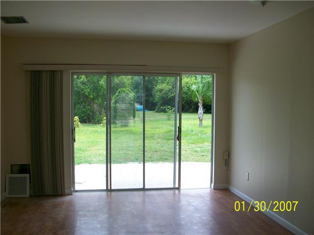 1110 Mayfair Lane 1110