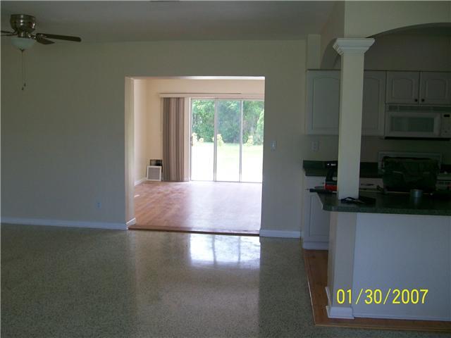 1110 Mayfair Lane 1110