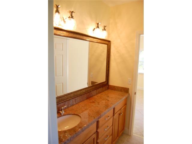 4893 SW LAKE GROVE Circle 4893