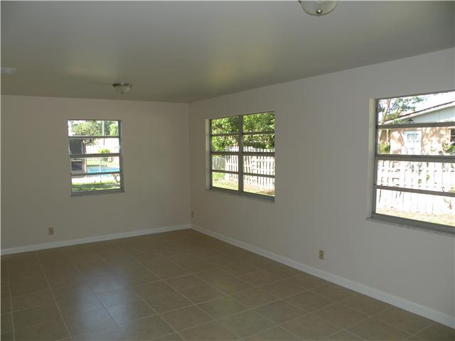 1280 SE Sandpiper Lane 1280