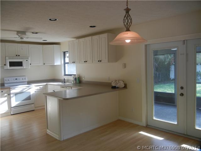 5887 SE Avalon Drive 5887