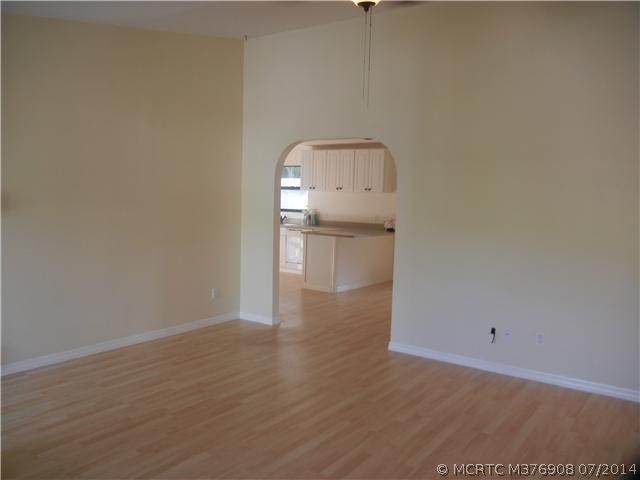 5887 SE Avalon Drive 5887
