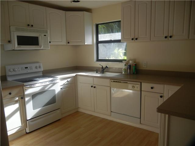 5887 SE Avalon Drive 5887