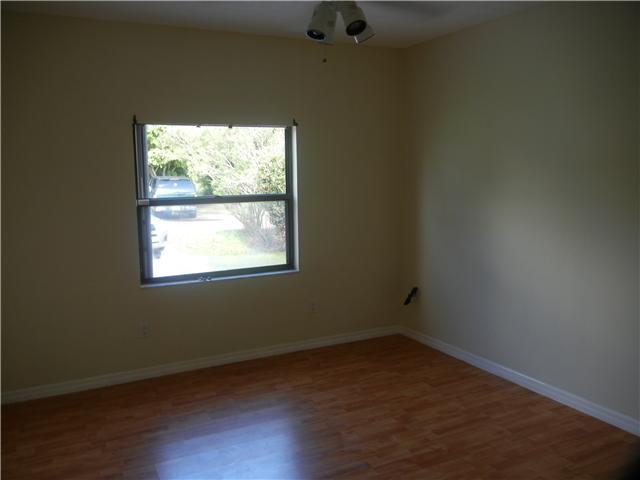 5887 SE Avalon Drive 5887