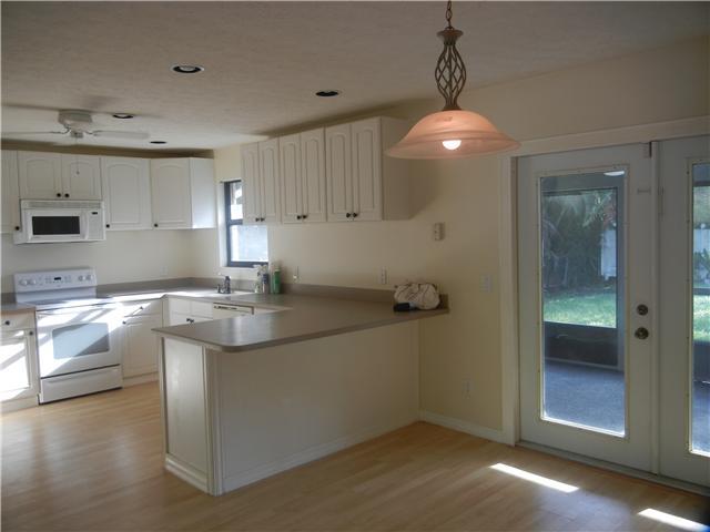 5887 SE Avalon Drive 5887