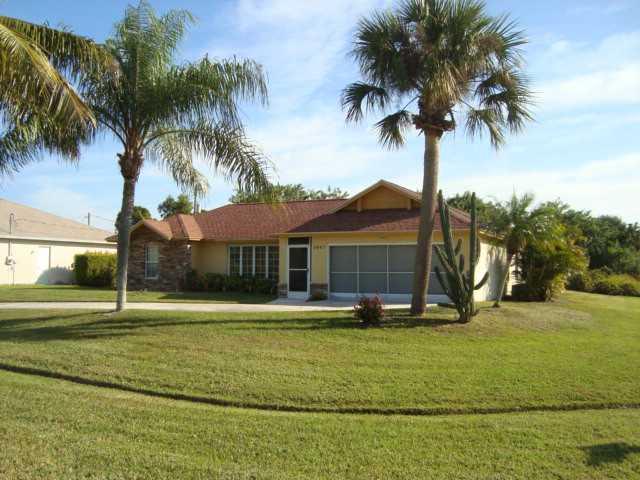 1667 SE Simmons Street na