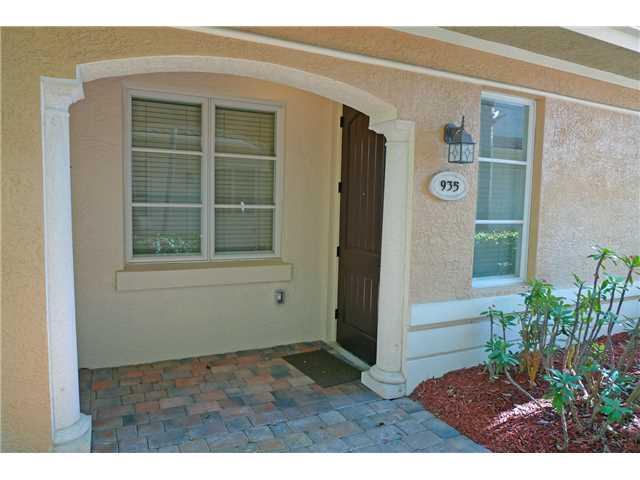 935 SE Willoughby Trace 4-4