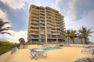 200 Beach Road 403