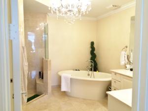 701 S Olive Avenue Ph04