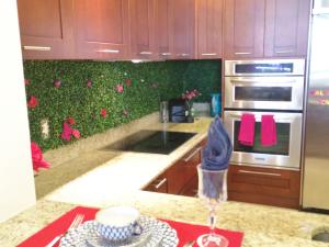 701 S Olive Avenue Ph04