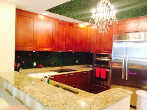 701 S Olive Avenue Ph04