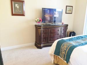 701 S Olive Avenue Ph04