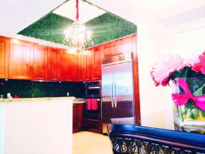 701 S Olive Avenue Ph04