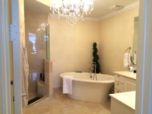 701 S Olive Avenue Ph04