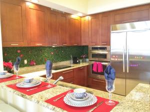 701 S Olive Avenue Ph04