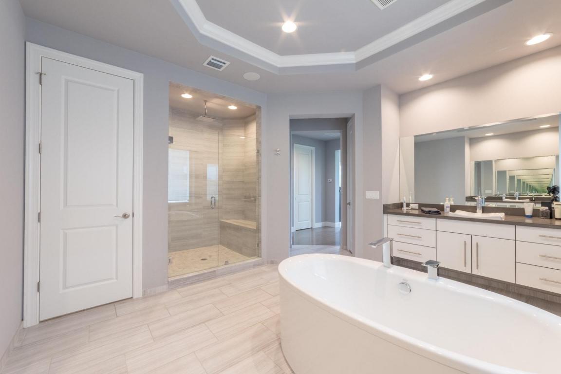 1617 E Hemingway Drive