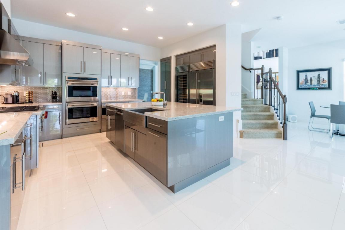 1617 E Hemingway Drive