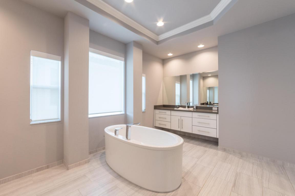 1617 E Hemingway Drive