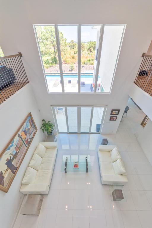 1617 E Hemingway Drive