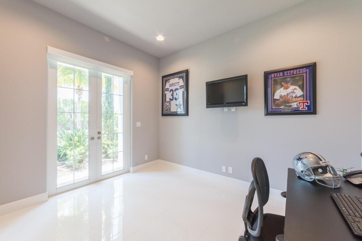 1617 E Hemingway Drive