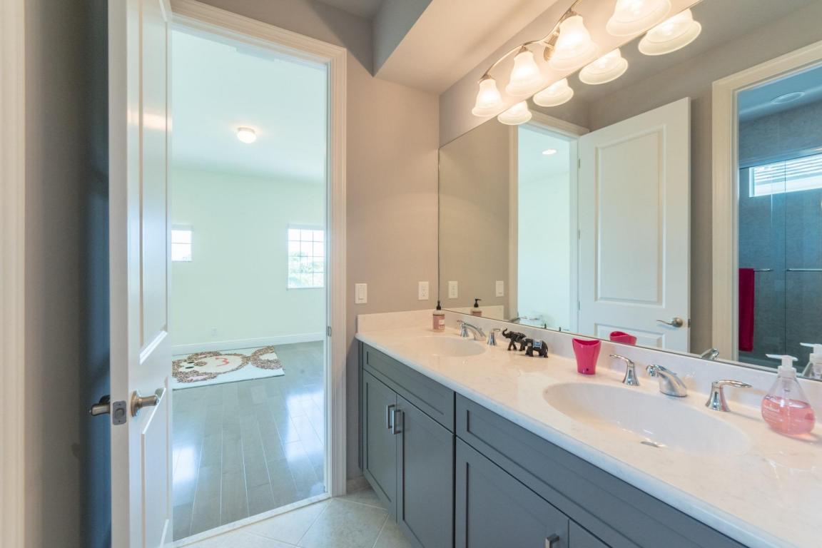 1617 E Hemingway Drive