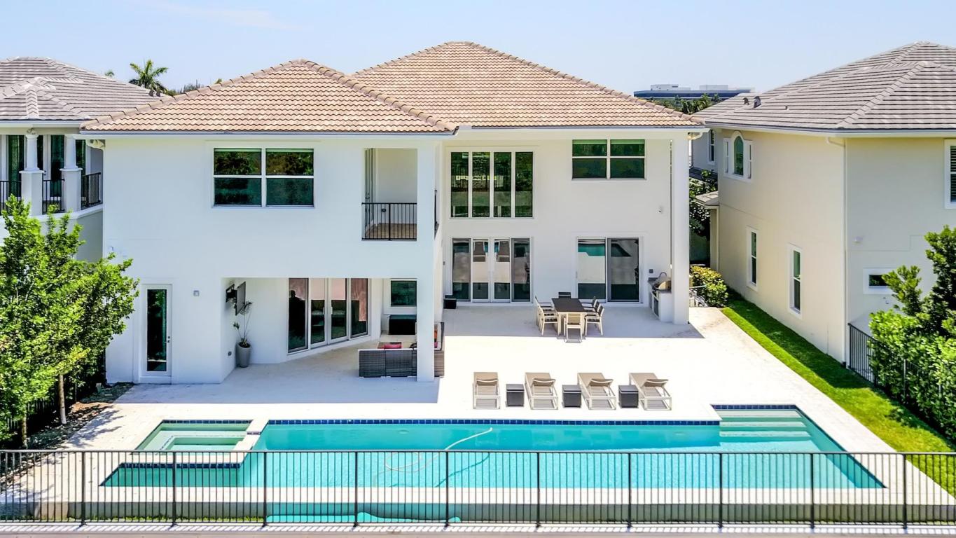 1617 E Hemingway Drive