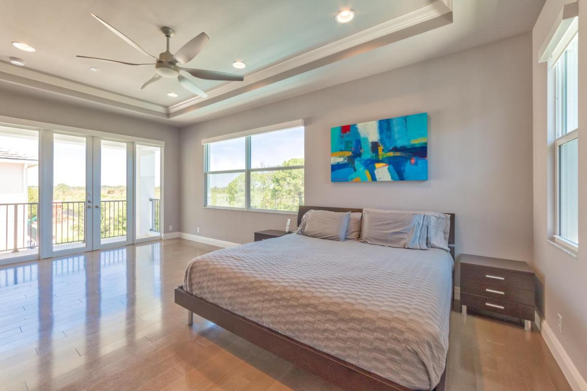 1617 E Hemingway Drive