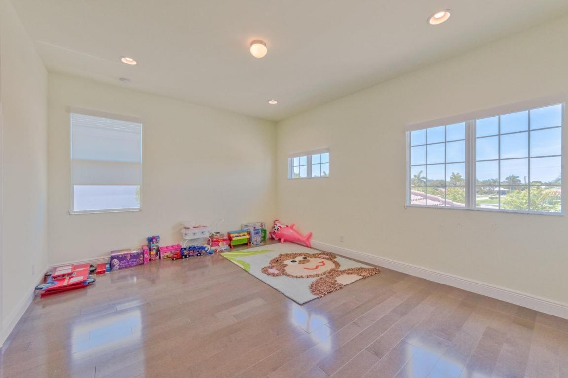 1617 E Hemingway Drive