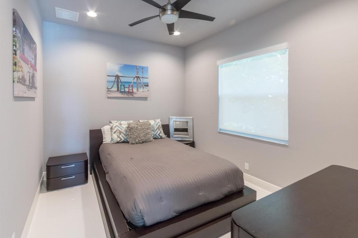 1617 E Hemingway Drive