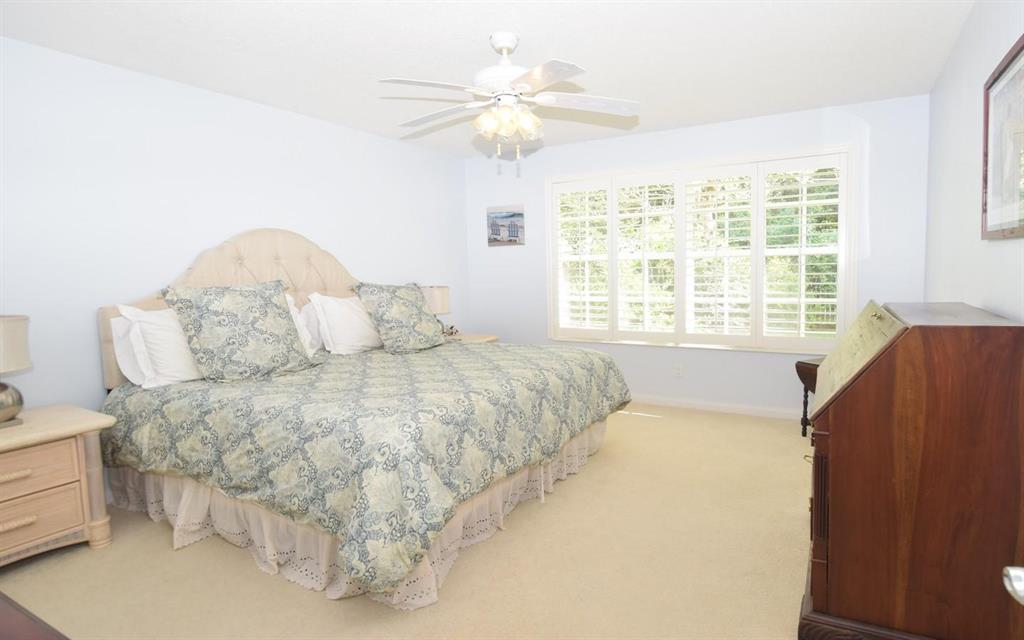 780 SW Tamarrow Place