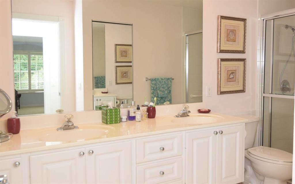 780 SW Tamarrow Place