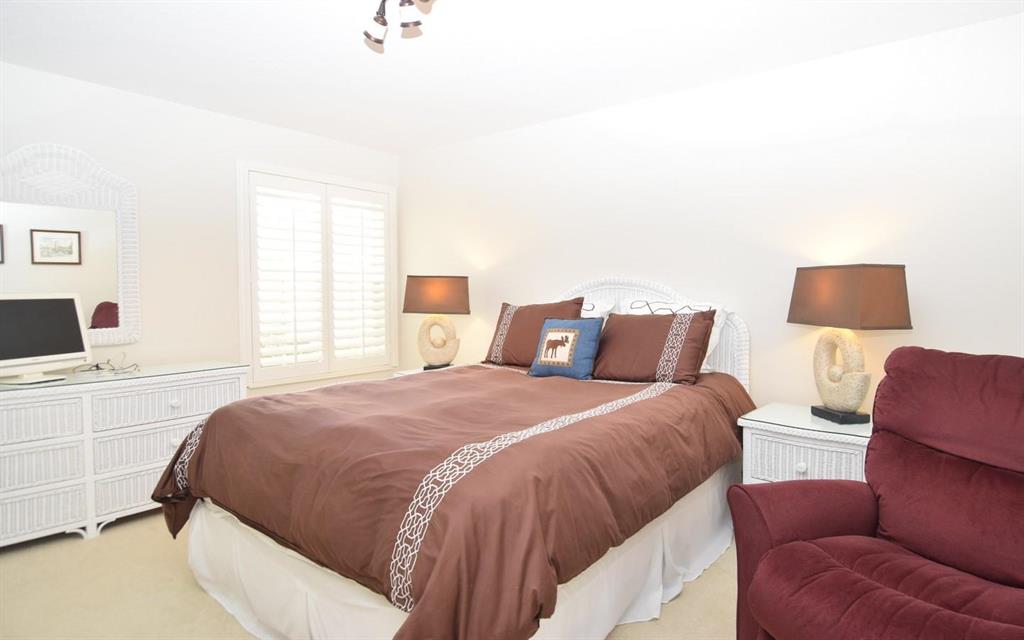 780 SW Tamarrow Place