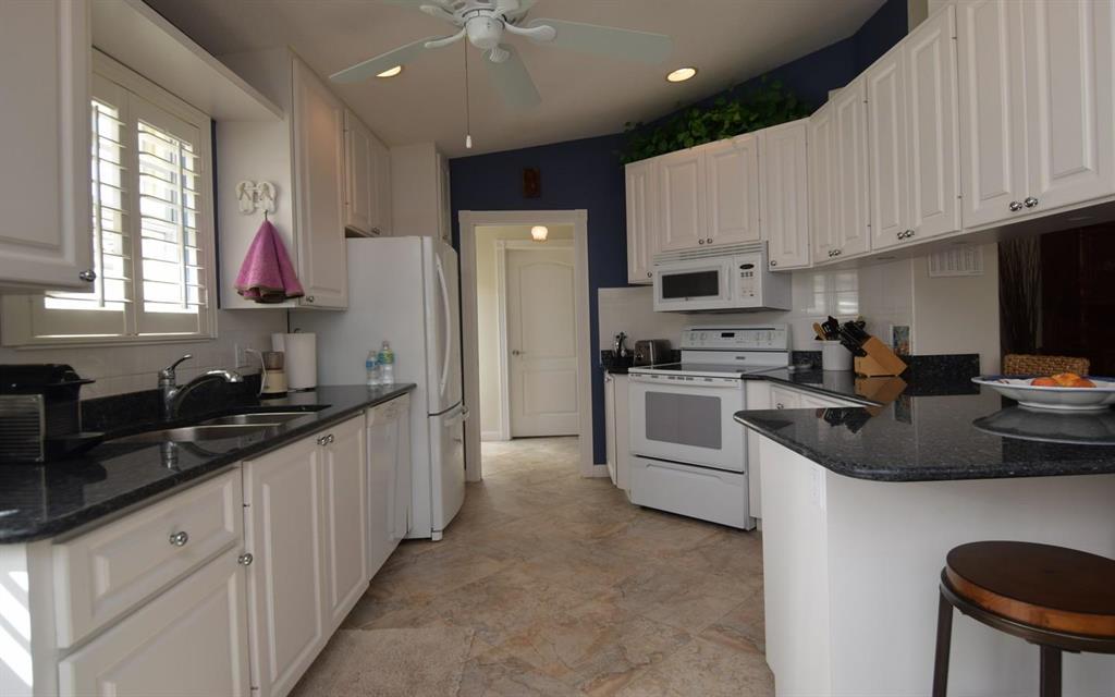 780 SW Tamarrow Place