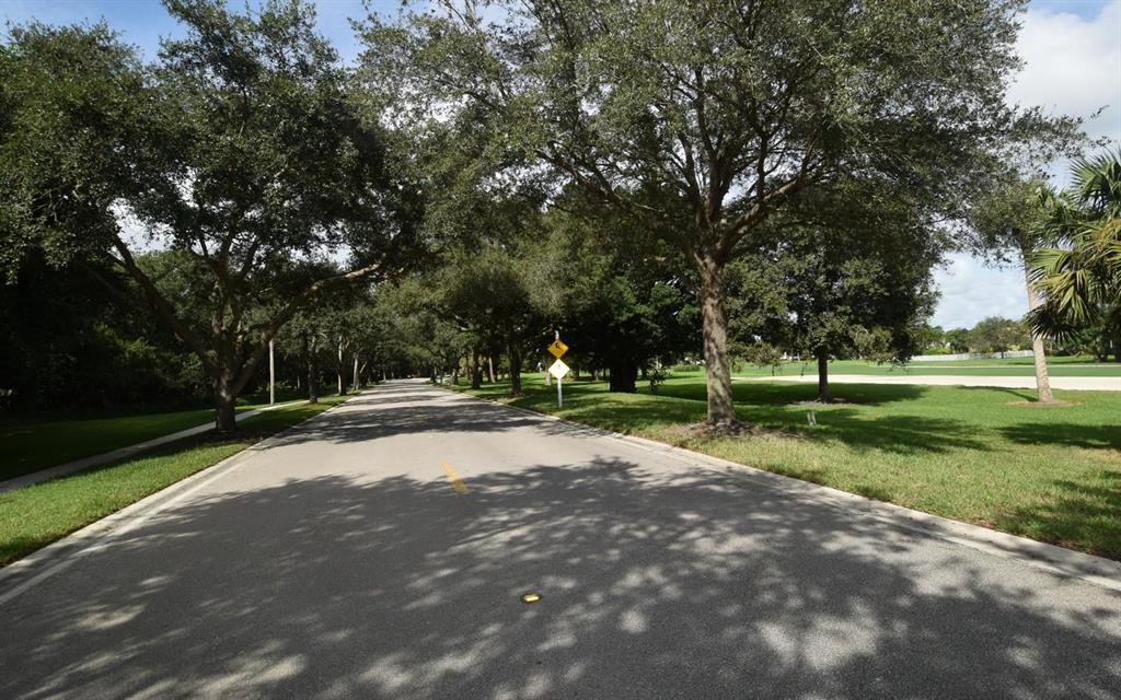 780 SW Tamarrow Place