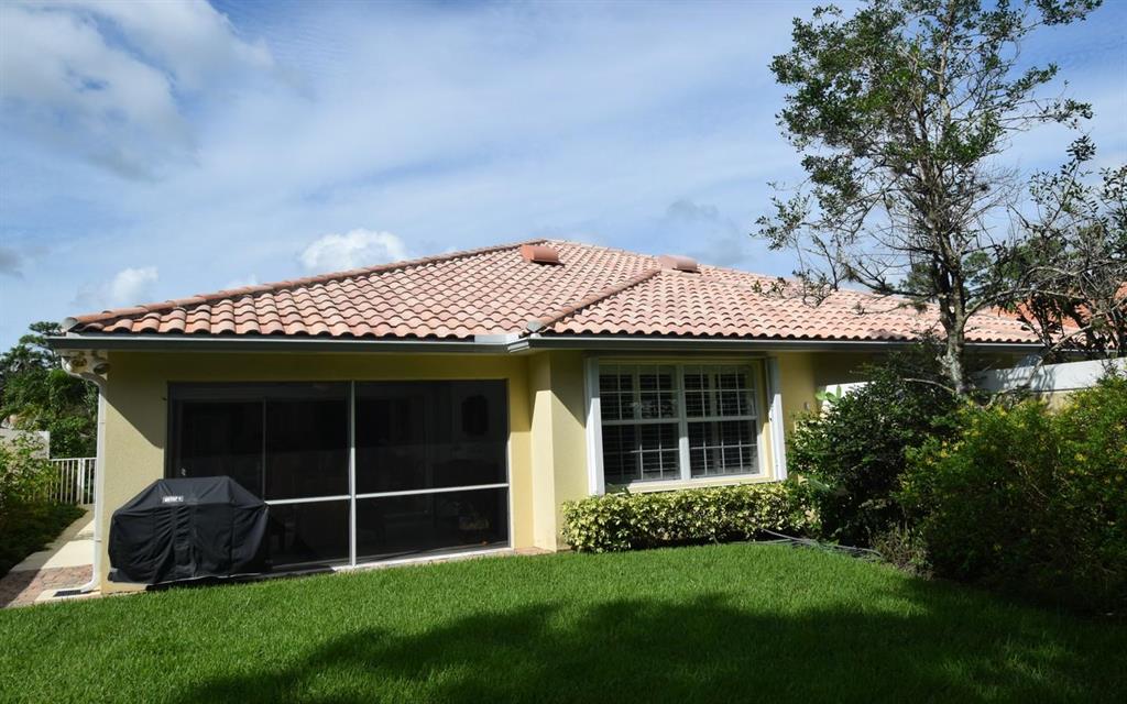 780 SW Tamarrow Place