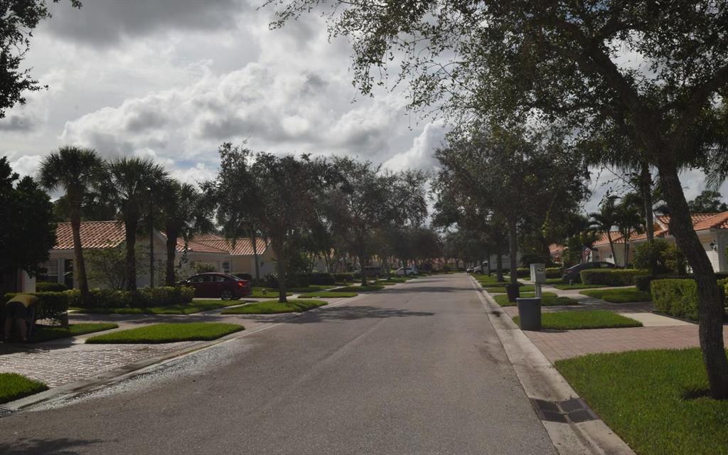 780 SW Tamarrow Place