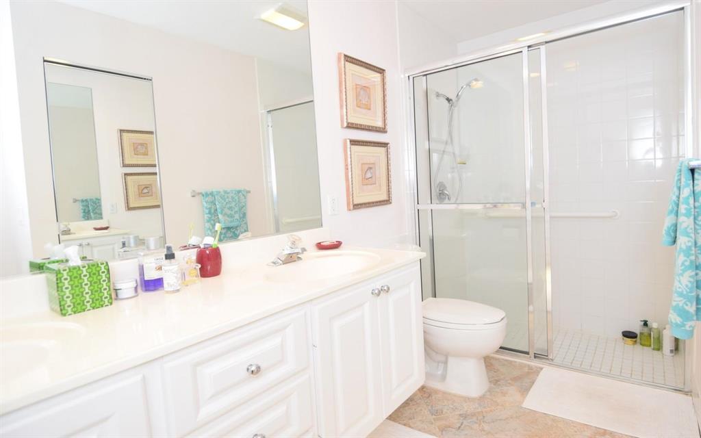 780 SW Tamarrow Place