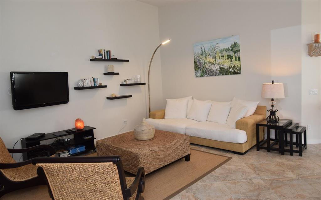 780 SW Tamarrow Place