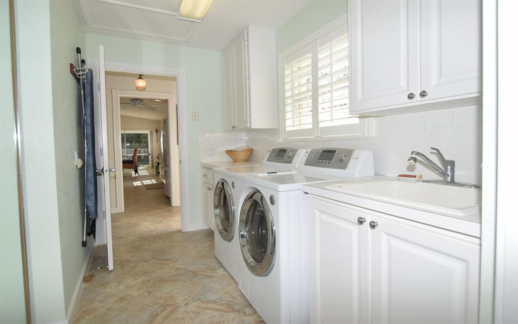 780 SW Tamarrow Place