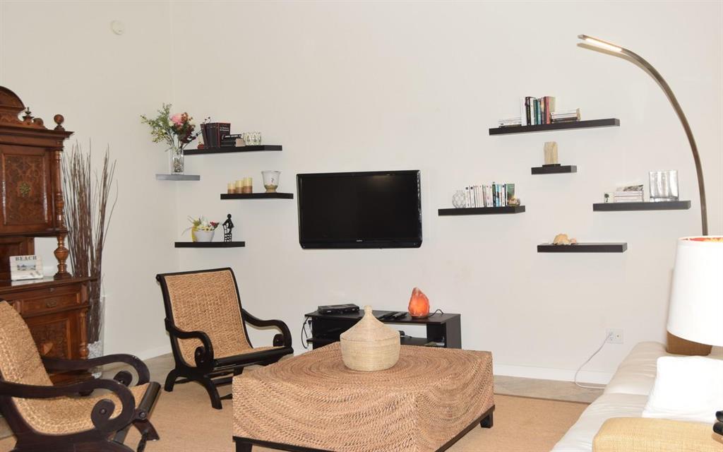 780 SW Tamarrow Place