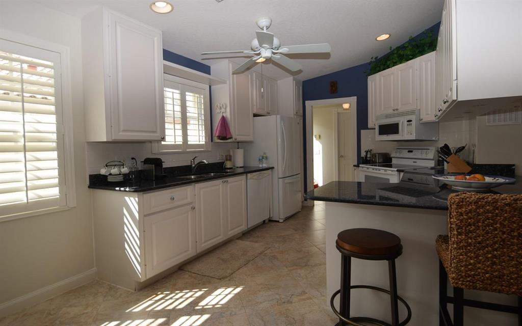 780 SW Tamarrow Place