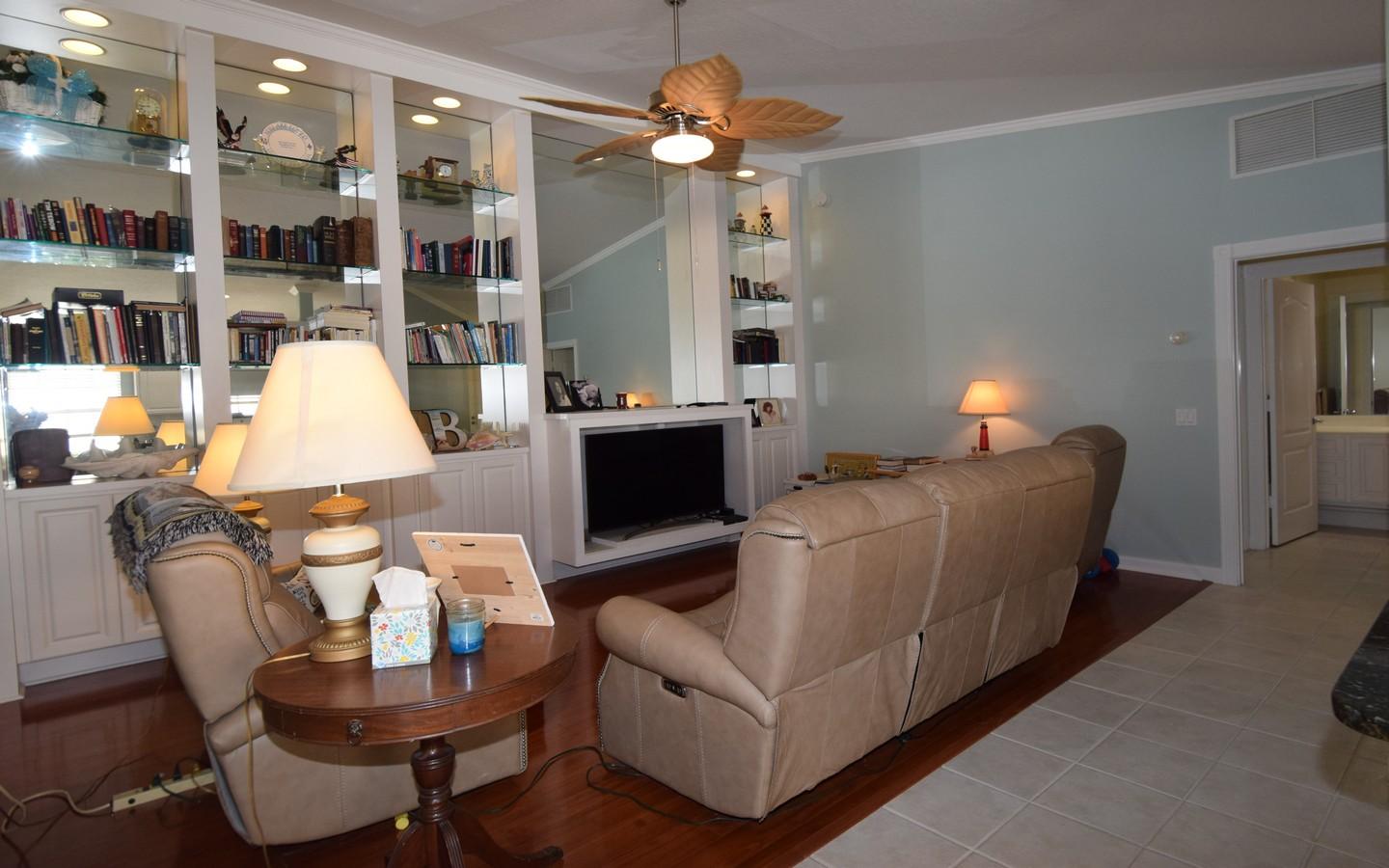 772 SW Tamarrow Place