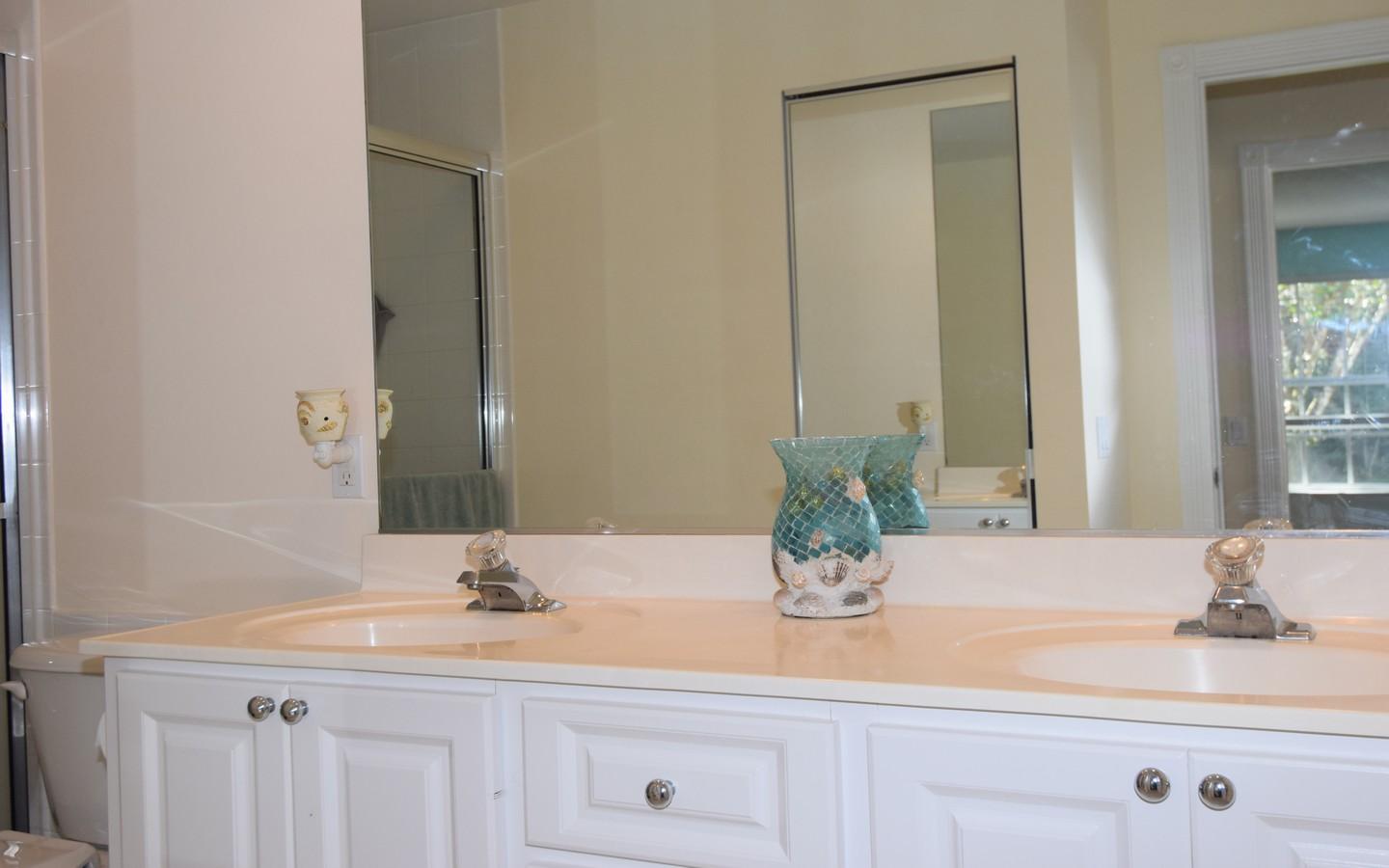 772 SW Tamarrow Place